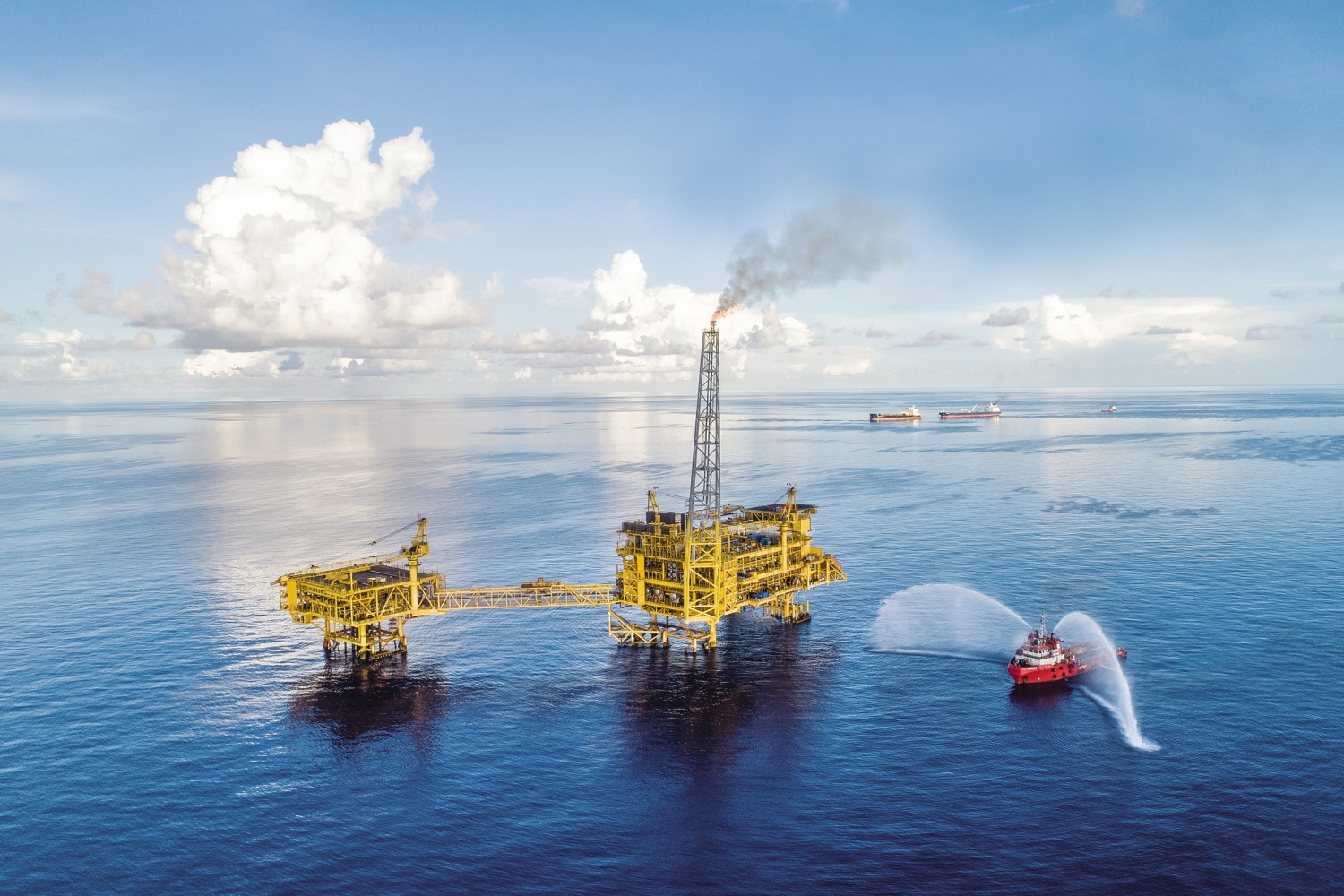 Thời cơ mới, vận hội mới để Petrovietnam phát triển thần tốc Cụm giàn PQP - Hải Thạch 1