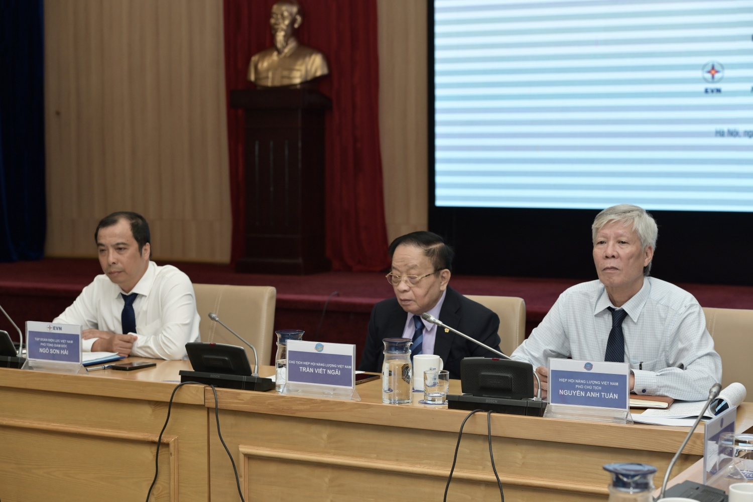 Bàn về cơ chế, chính sách đảm bảo an ninh năng lượng quốc gia và phát triển năng lượng bền vững Bàn về cơ chế, chính sách đảm bảo an ninh năng lượng quốc gia và phát triển năng lượng bền vững