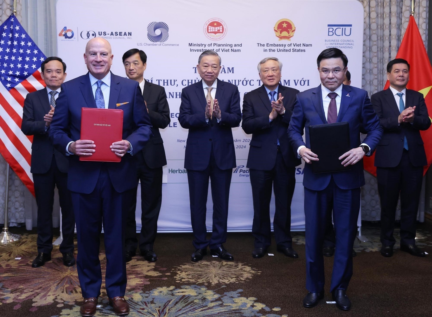 Tổng Bí thư, Chủ tịch nước Tô Lâm chứng kiến lễ trao thoả thuận hợp tác giữa Petrovietnam và Công ty GE Digital International LLC Tổng Bí thư, Chủ tịch nước Tô Lâm chứng kiến lễ trao thoả thuận hợp tác giữa Petrovietnam và Công ty GE Digital International LLC
