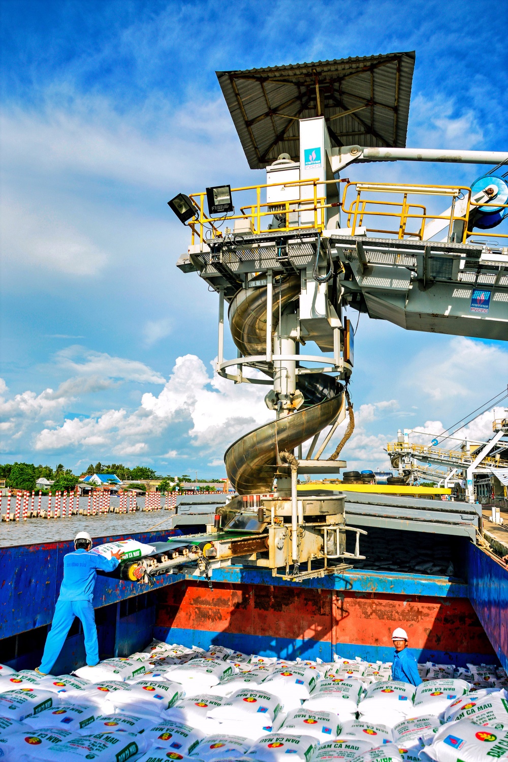 Petrovietnam liên tục thiết lập những kỷ lục trong sản xuất kinh doanh Petrovietnam liên tục thiết lập những kỷ lục trong sản xuất kinh doanh
