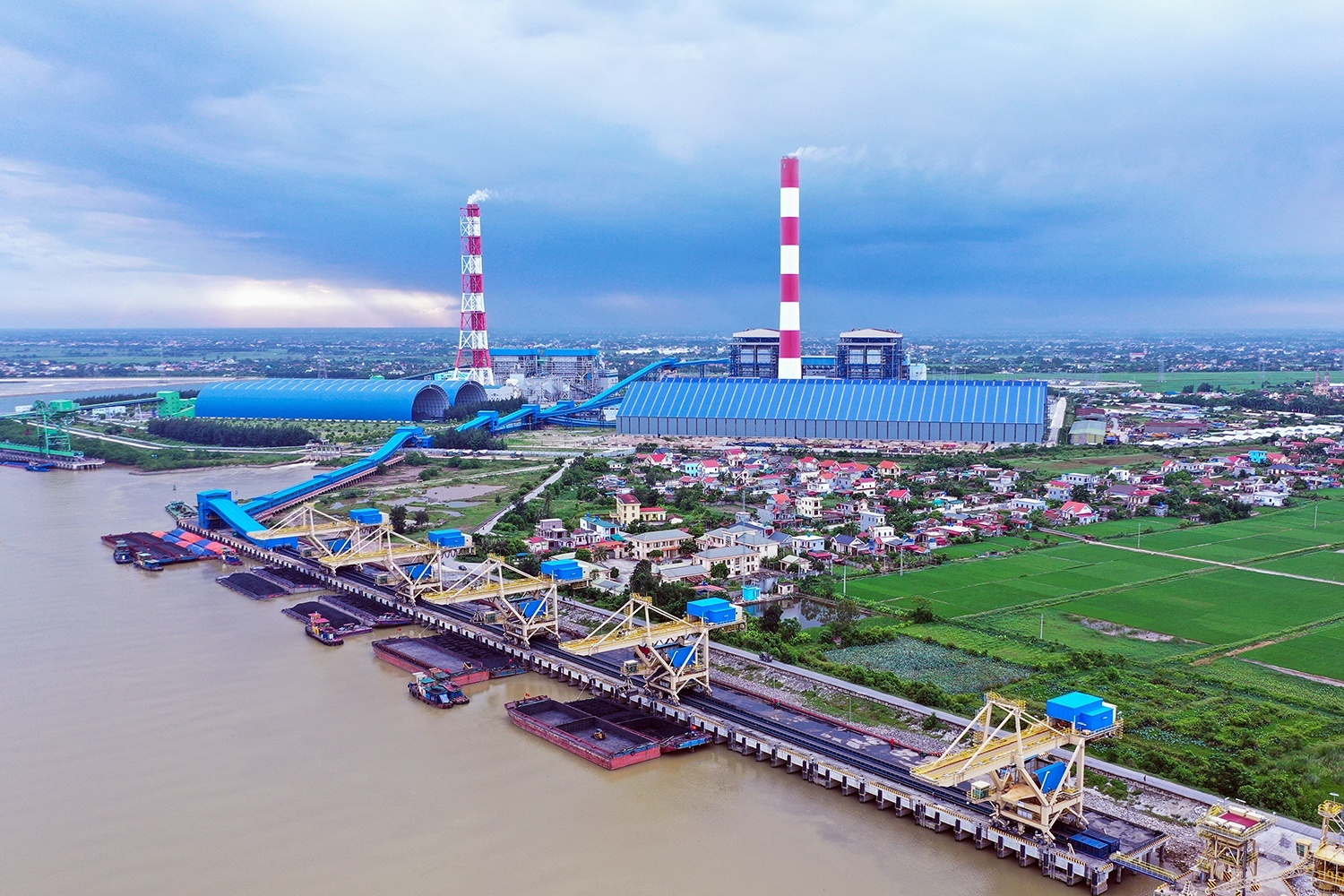 Quyết tâm hoàn thành toàn diện, vượt cao các chỉ tiêu nhiệm kỳ 2020-2025 Quyết tâm hoàn thành toàn diện, vượt cao các chỉ tiêu nhiệm kỳ 2020-2025