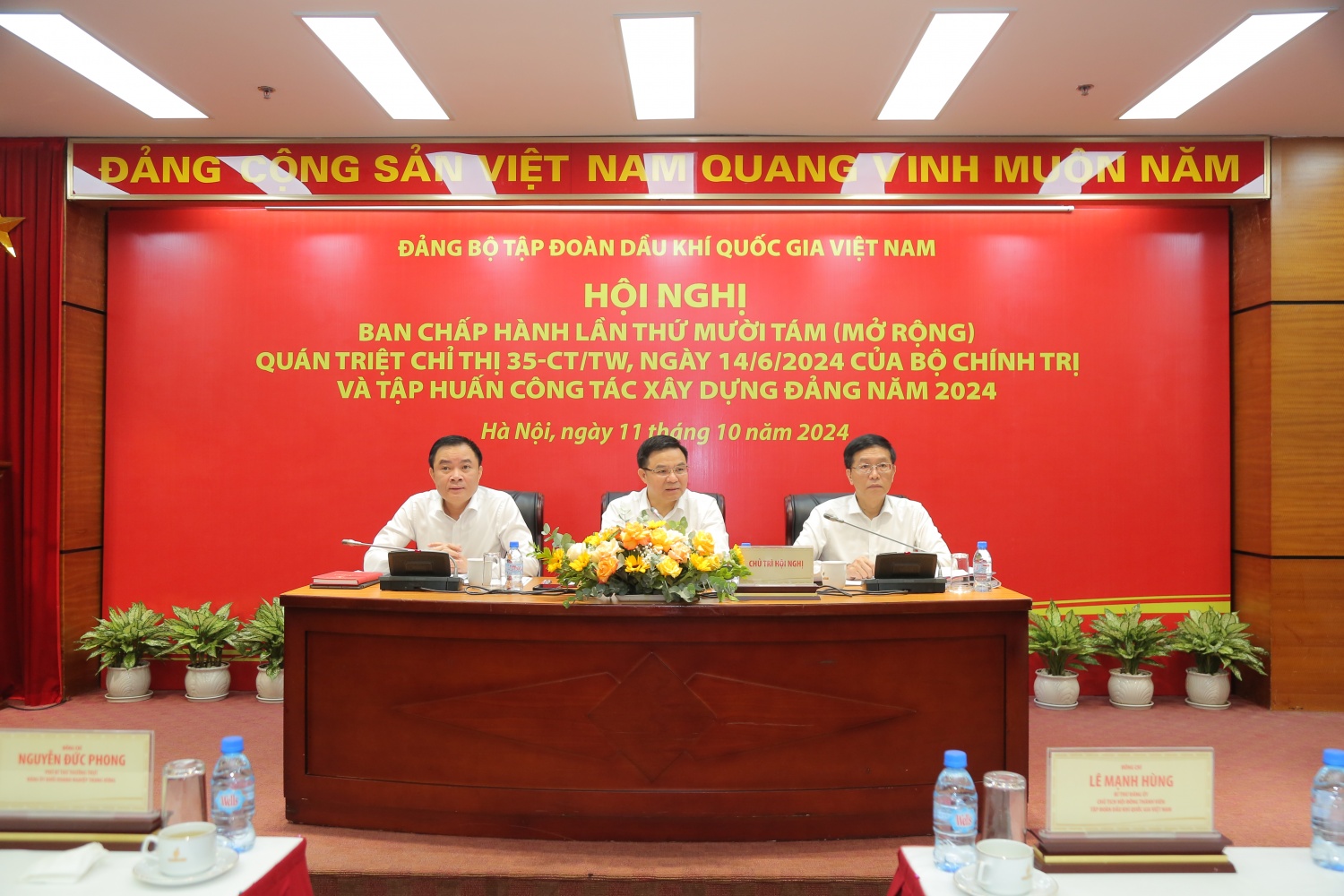 Quyết tâm hoàn thành toàn diện, vượt cao các chỉ tiêu nhiệm kỳ 2020-2025 Quyết tâm hoàn thành toàn diện, vượt cao các chỉ tiêu nhiệm kỳ 2020-2025