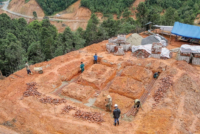 Ghi ở Kho Vàng hôm nay Thi công một móng nhà trong khu tái thiết tại Kho Vàng(ảnh: Phong Sơn)