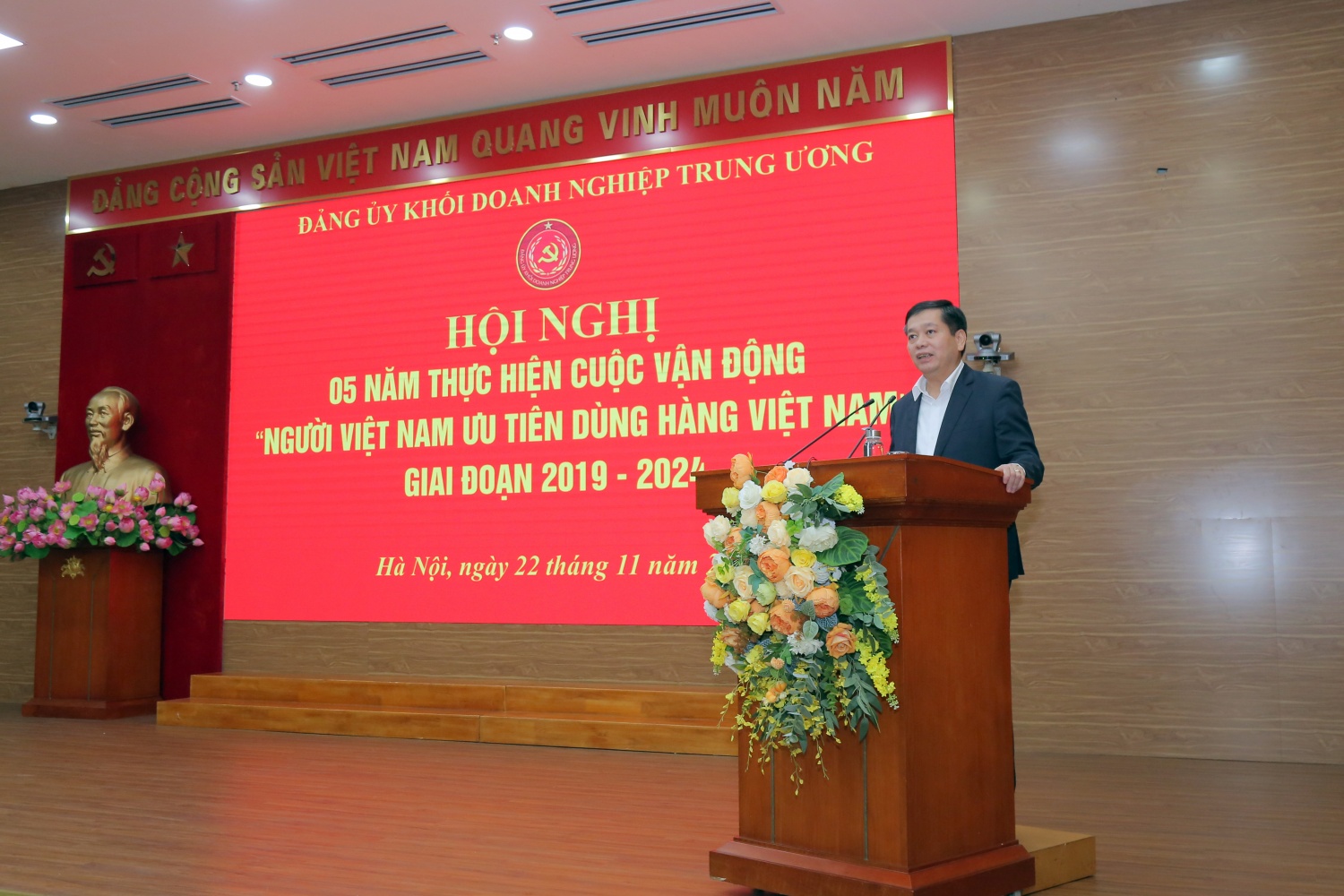 Đảng bộ Tập đoàn Dầu khí Quốc gia Việt Nam tích cực thực hiện Cuộc vận động “Người Việt Nam ưu tiên dùng hàng Việt Nam” Đảng bộ Tập đoàn Dầu khí Quốc gia Việt Nam tích cực thực hiện Cuộc vận động “Người Việt Nam ưu tiên dùng hàng Việt Nam”