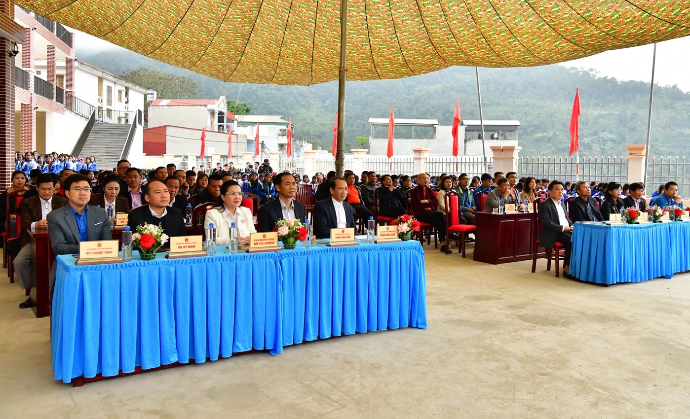 Khánh thành khu nhà lưu trú 3 tầng do PVEP tài trợ tại huyện Xín Mần, tỉnh Hà Giang Khánh thành khu nhà lưu trú 3 tầng do PVEP tài trợ tại huyện Xín Mần, tỉnh Hà Giang
