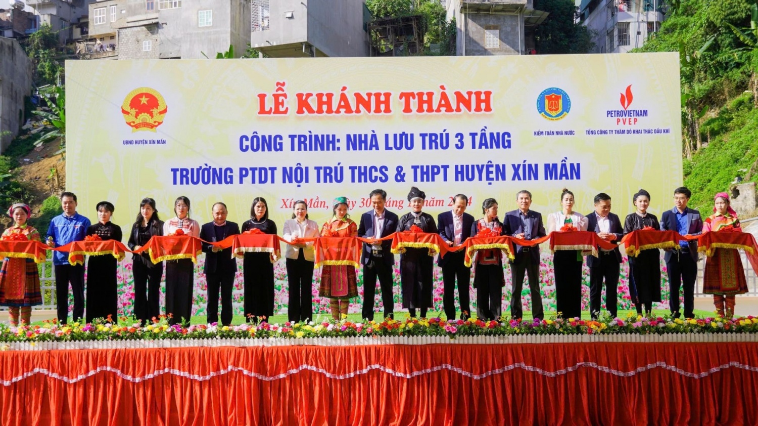 Khánh thành khu nhà lưu trú 3 tầng do PVEP tài trợ tại huyện Xín Mần, tỉnh Hà Giang Khánh thành khu nhà lưu trú 3 tầng do PVEP tài trợ tại huyện Xín Mần, tỉnh Hà Giang