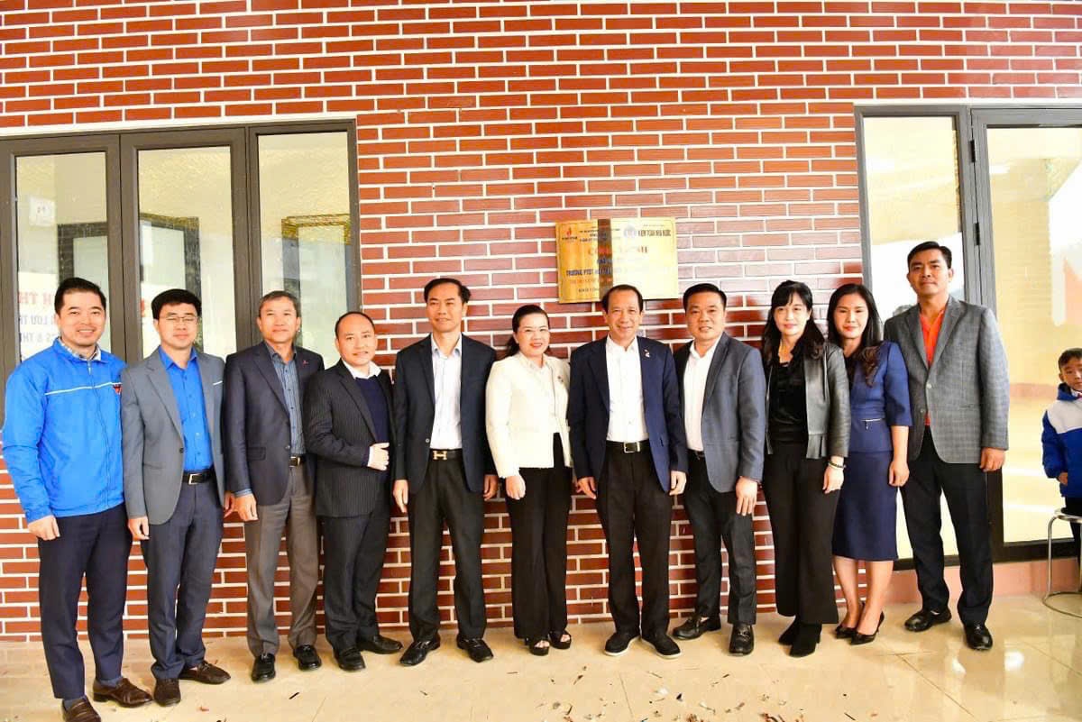 Khánh thành khu nhà nội trú 3 tầng do PVEP tài trợ tại huyện Xín Mần, tỉnh Hà Giang Khánh thành khu nhà nội trú 3 tầng do PVEP tài trợ tại huyện Xín Mần, tỉnh Hà Giang
