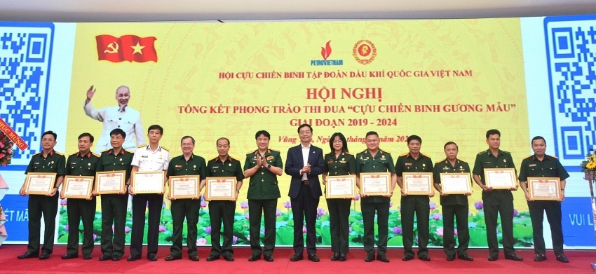 Các tập thể và cá nhân nhận bằng khen của Hội Cựu chiến binh Việt Nam. Các tập thể và cá nhân nhận bằng khen của Hội Cựu chiến binh Việt Nam.