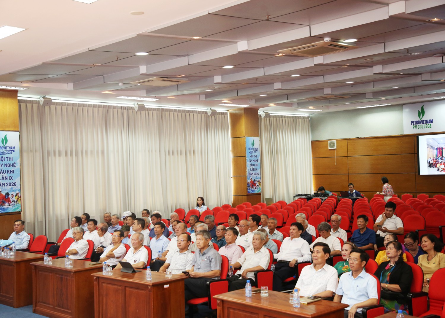 Các đại biểu tham dự buổi gặp mặt.