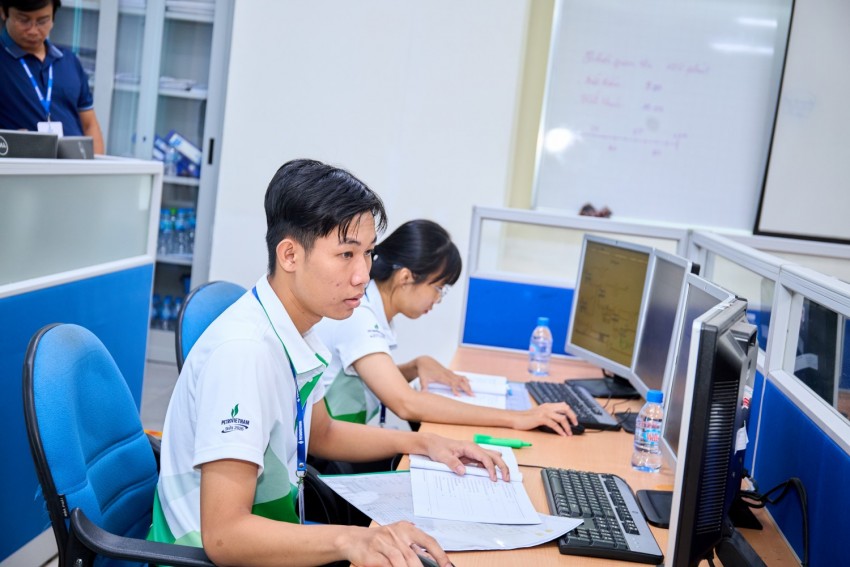 Sinh viên PVU tham gia tranh tài ở nghề “Vận hành thiết bị khai thác dầu khí”.